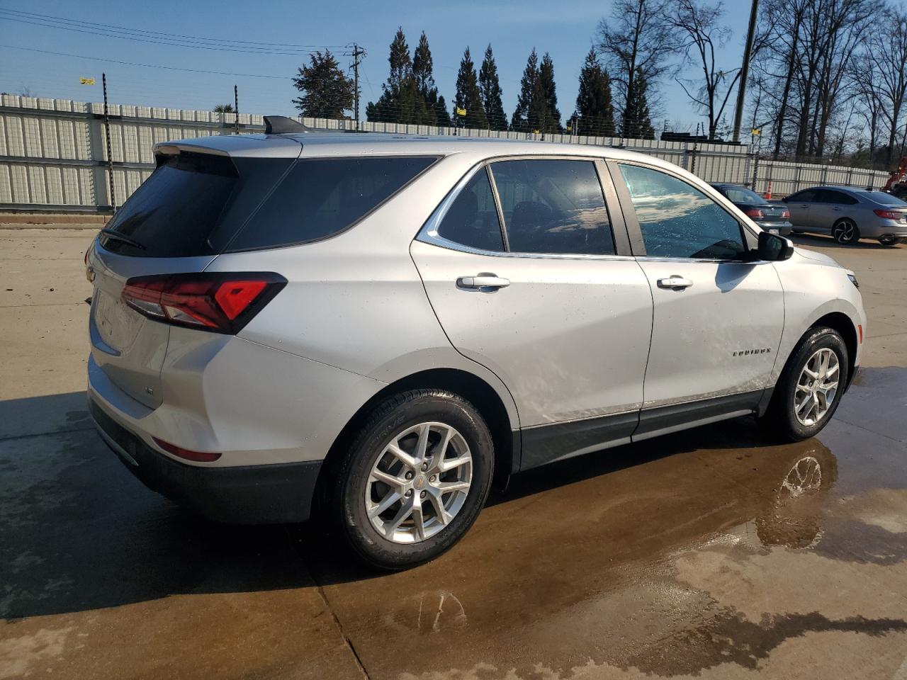 2022 Chevrolet Equinox - Image 3