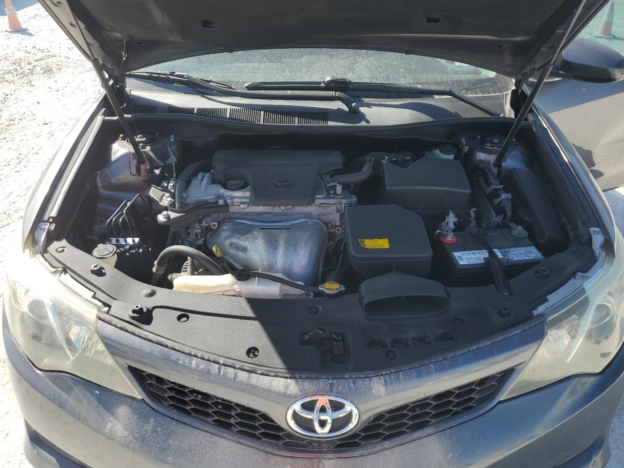 2014 Toyota Camry - Image 12