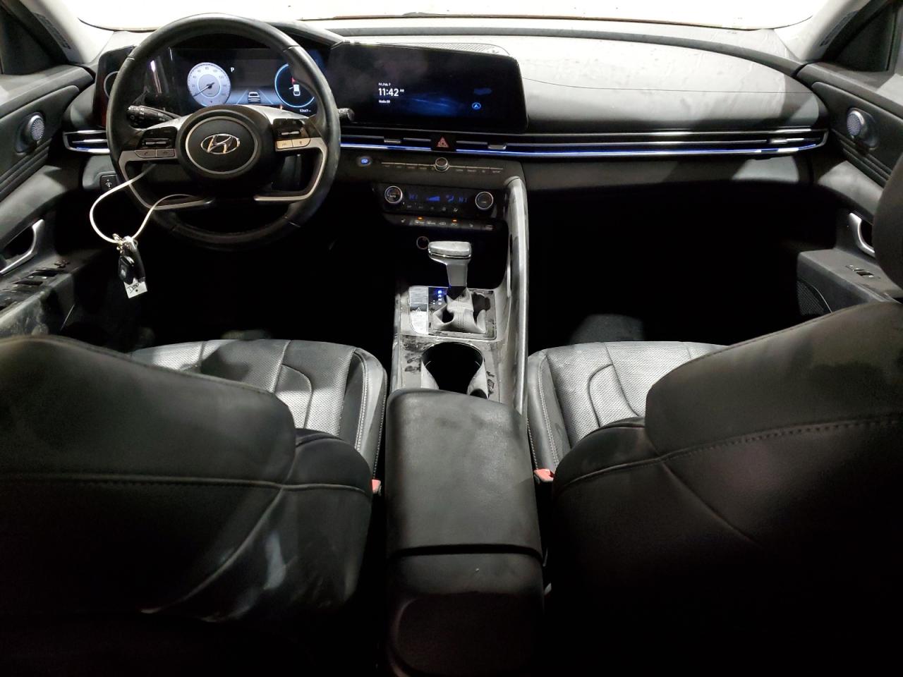 2023 Hyundai Elantra - Image 8