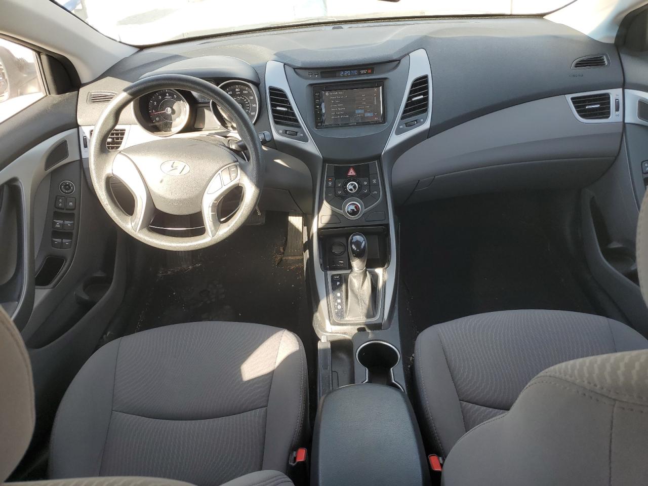 2016 Hyundai Elantra - Image 8
