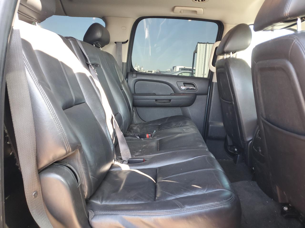2010 GMC Yukon - Image 12