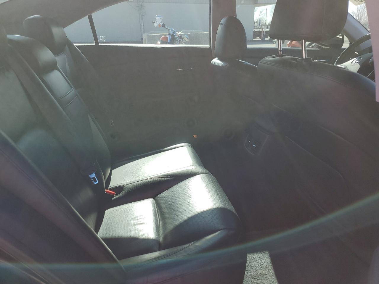2010 Lexus ES - Image 10