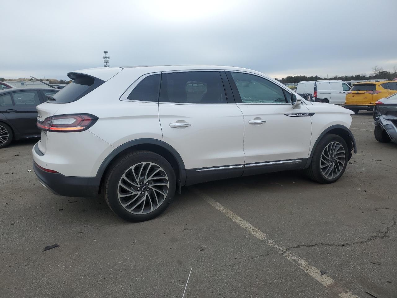 2019 Lincoln Nautilus - Image 3
