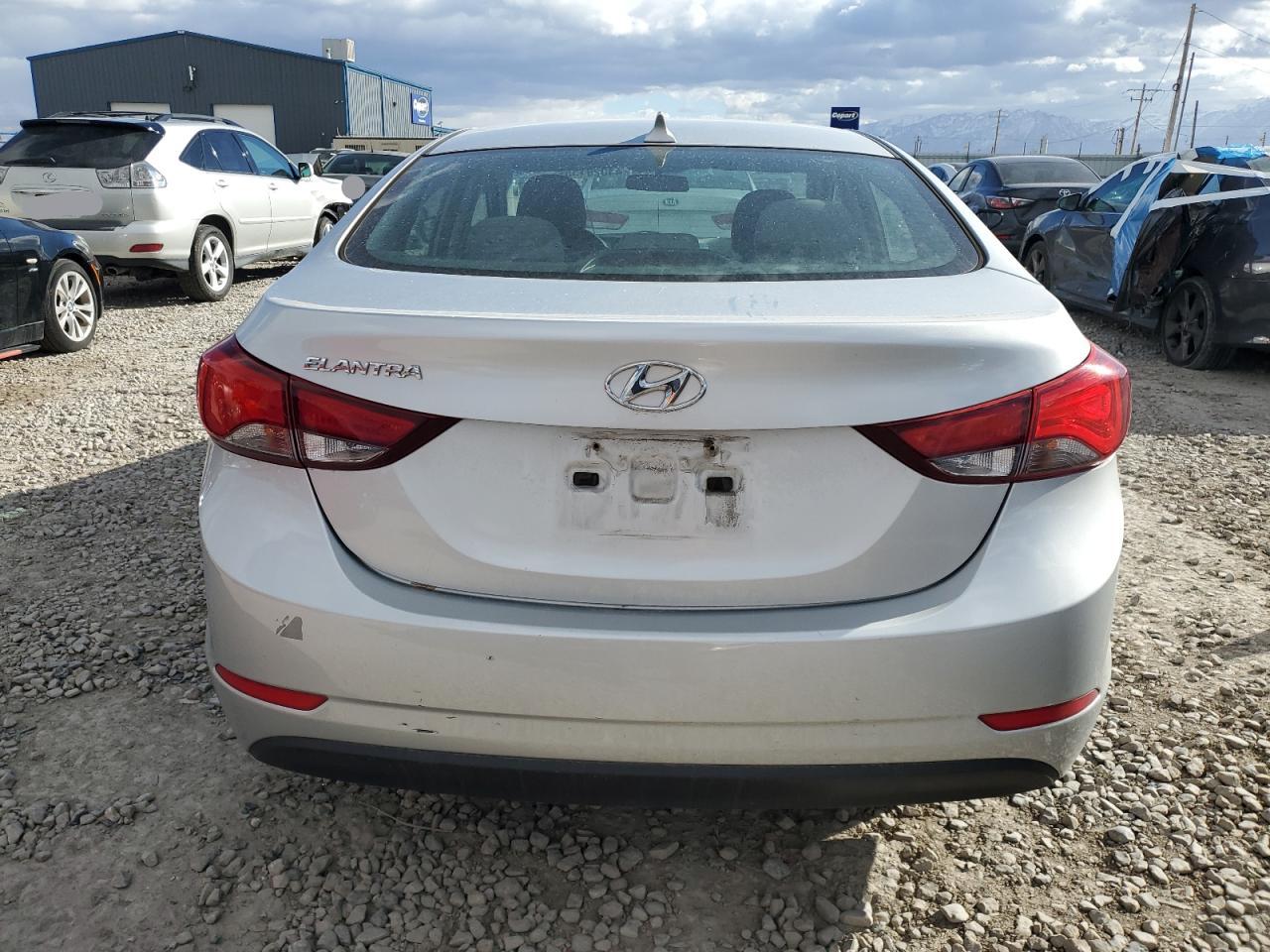 2015 Hyundai Elantra - Image 6