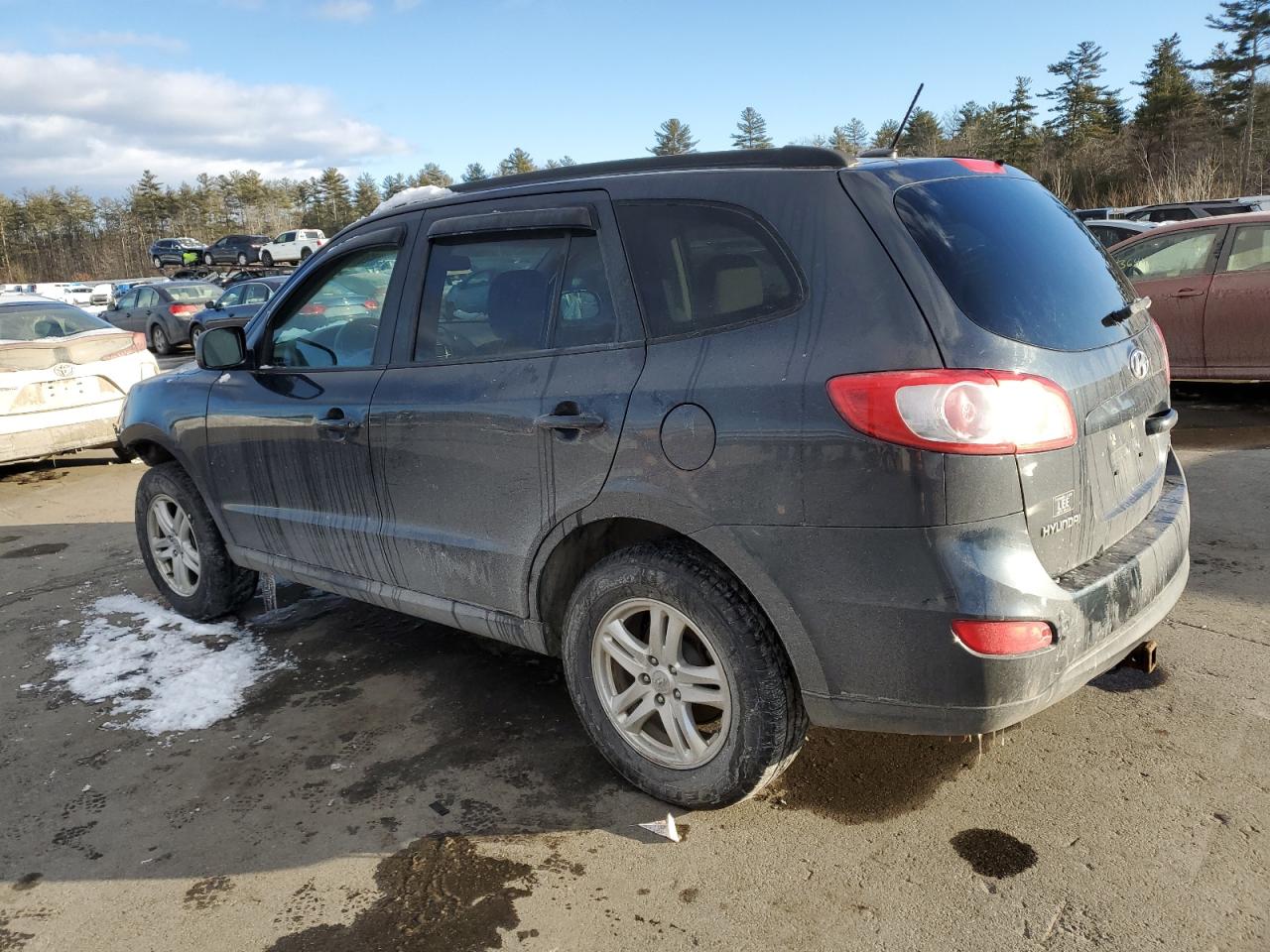 2011 Hyundai Santa Fe - Image 2