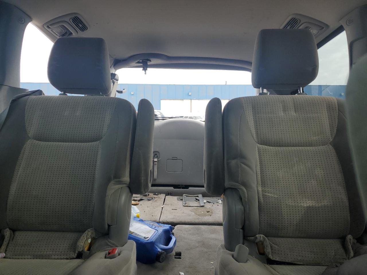 2010 Toyota Sienna - Image 10