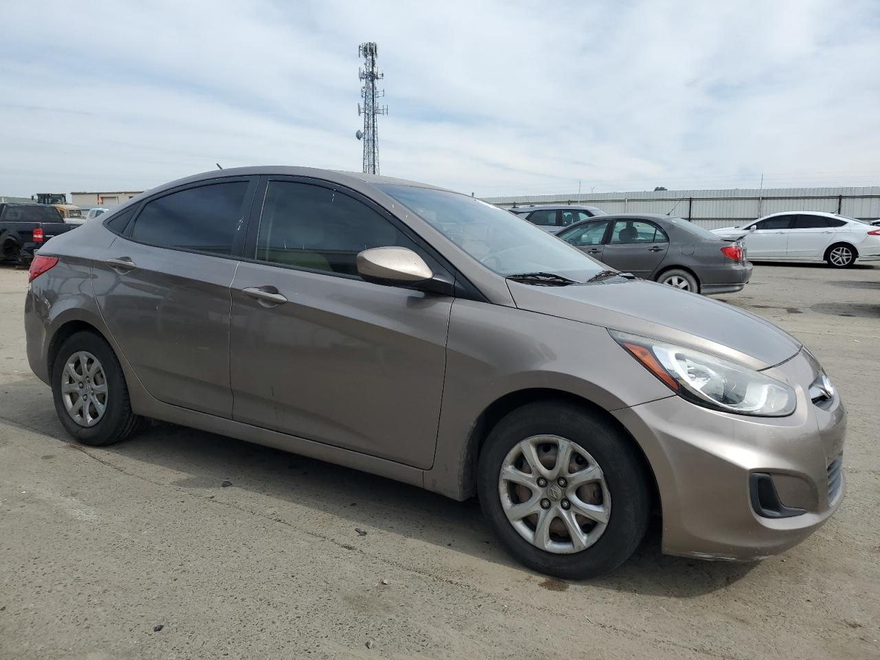 2013 Hyundai Accent - Image 4