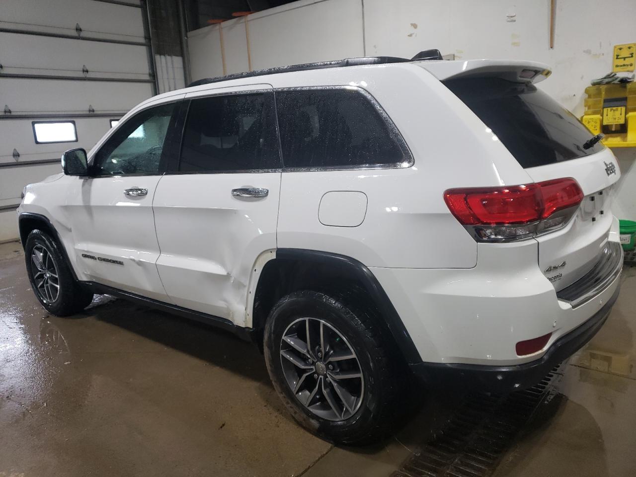 2018 Jeep Grand Cherokee - Image 2