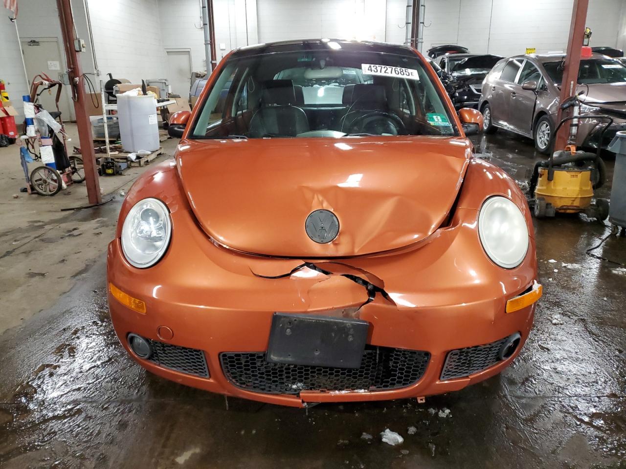 2010 Volkswagen Beetle - Image 5