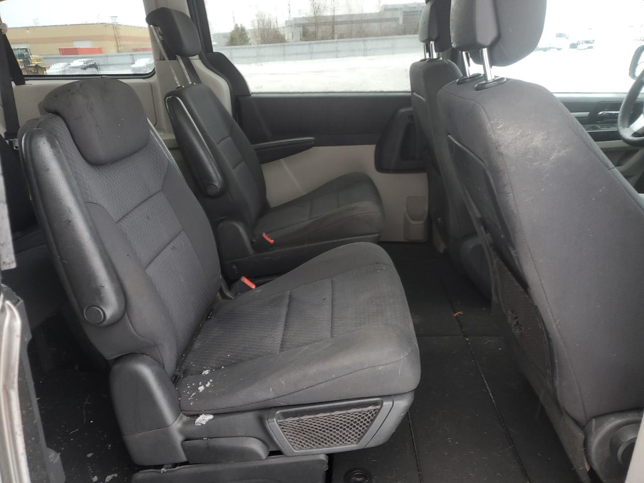 2010 Dodge Caravan - Image 11
