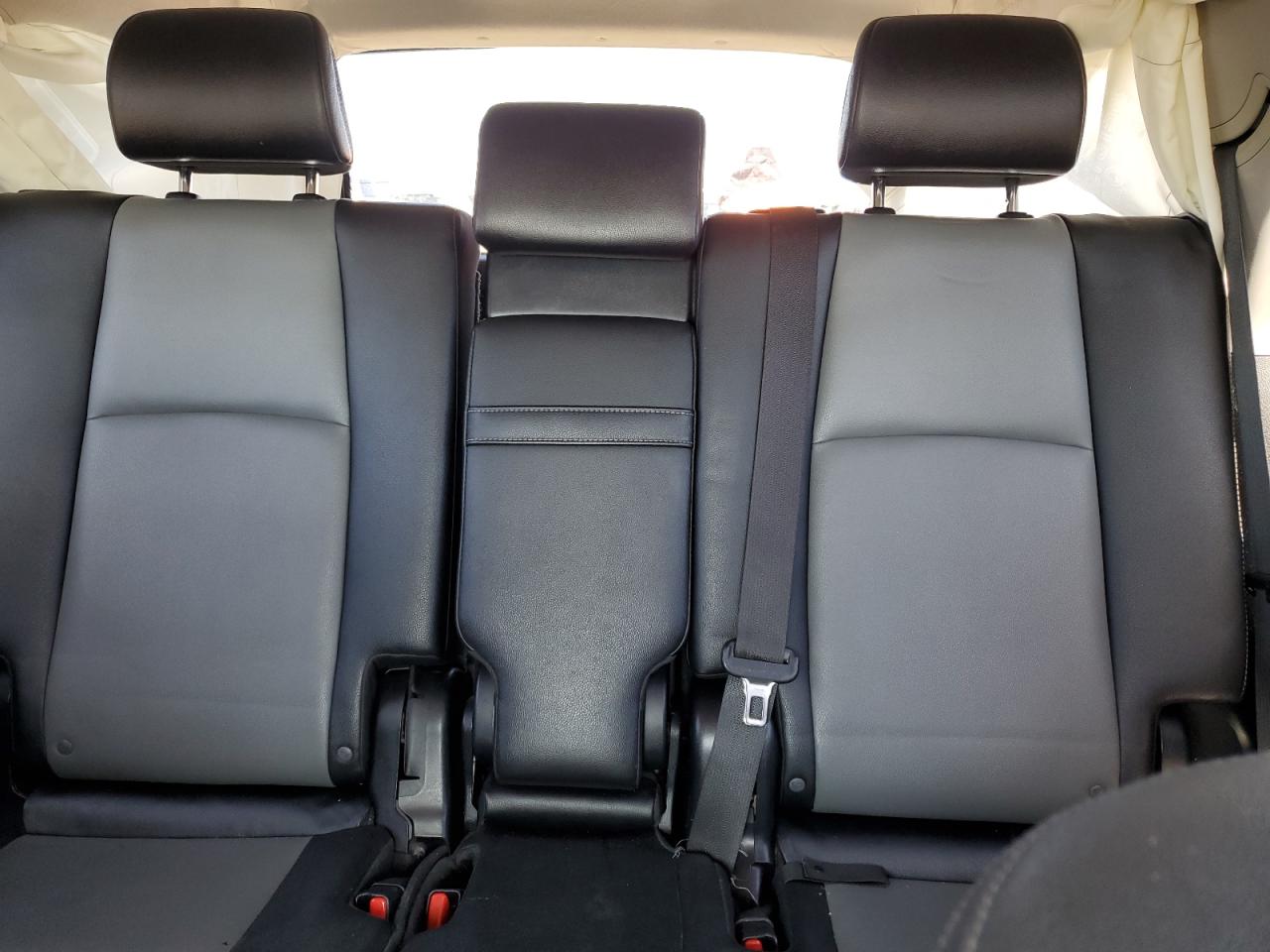 2015 Toyota 4Runner - Image 10