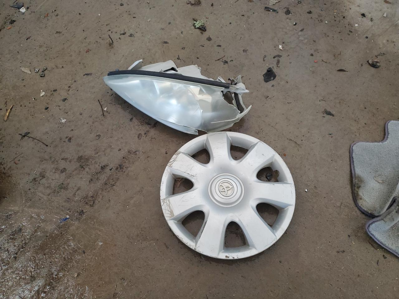 2004 Toyota Camry - Image 12