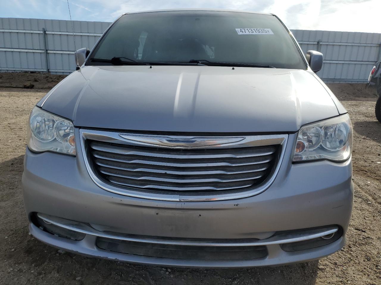 2015 Chrysler Town & Country - Image 5