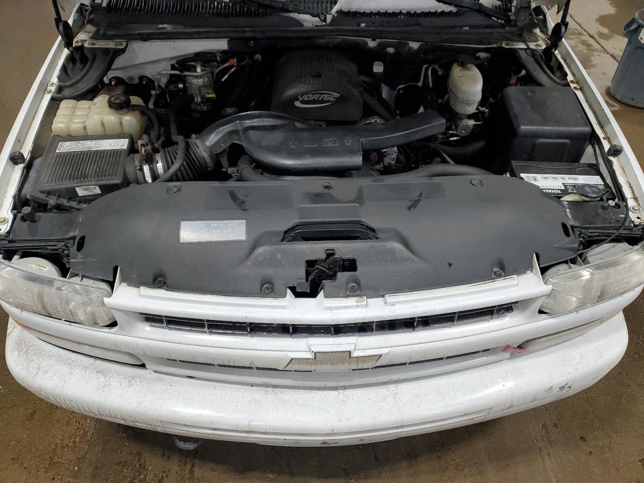 2003 Chevrolet Suburban - Image 12