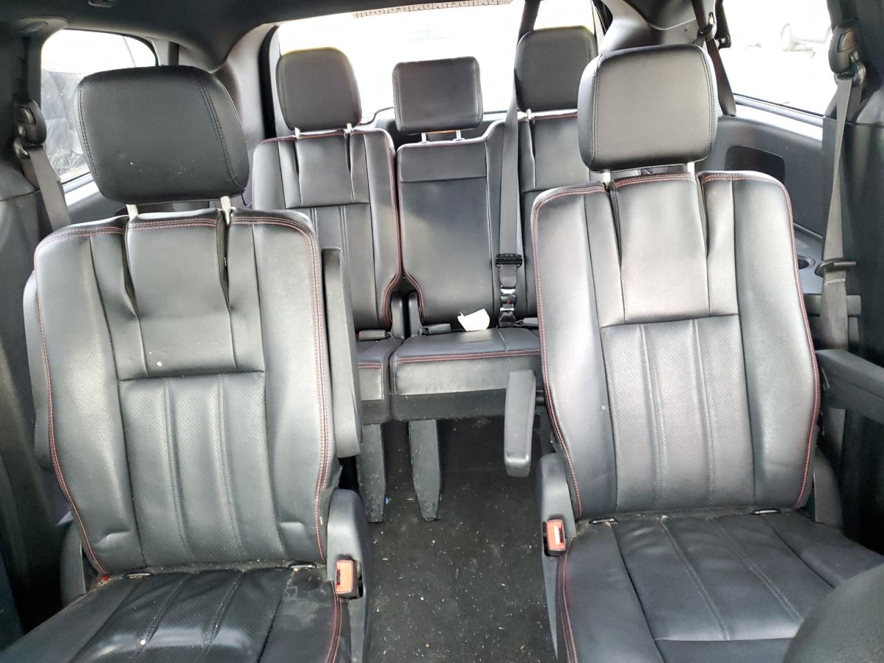 2019 Dodge Caravan - Image 10
