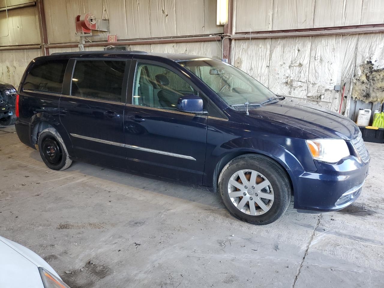 2016 Chrysler Town & Country - Image 4