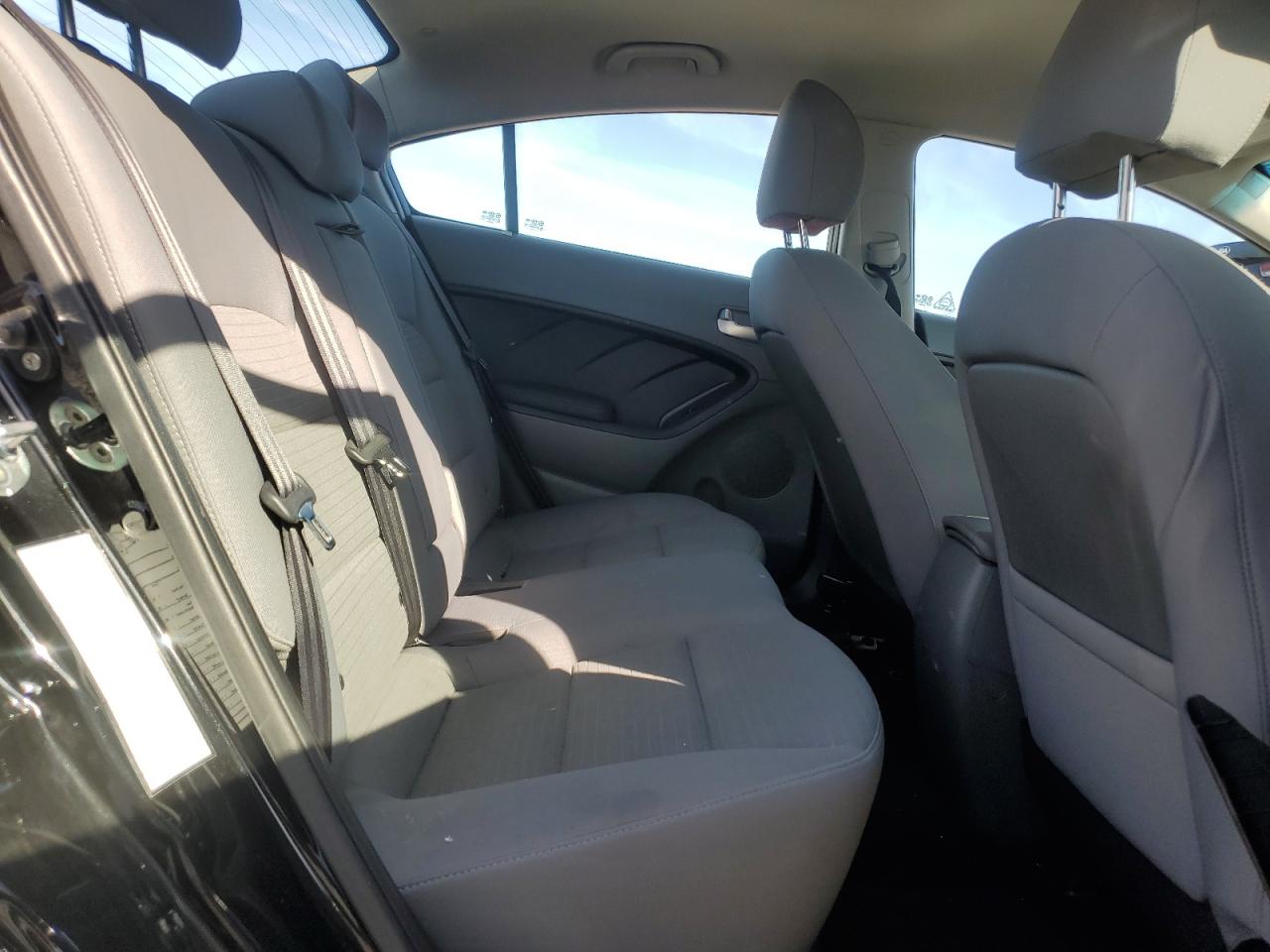2017 Kia Forte - Image 10