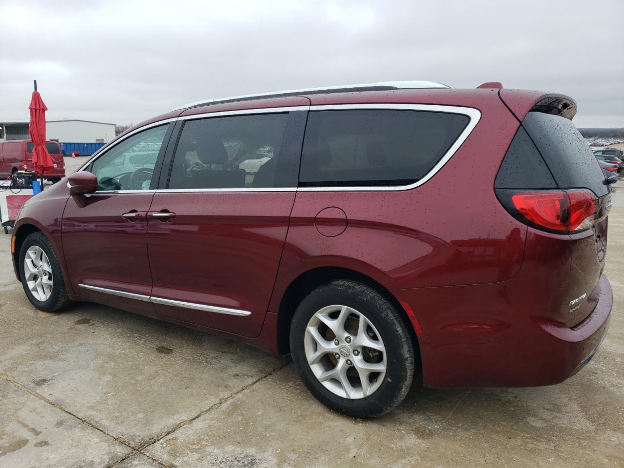 2017 Chrysler Pacifica - Image 2