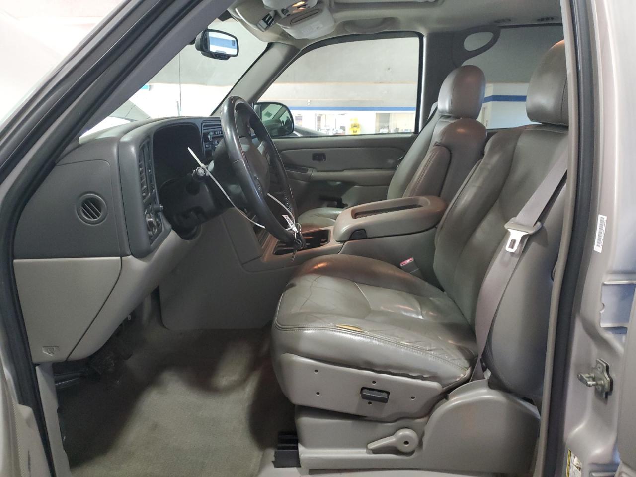 2004 GMC Yukon - Image 7
