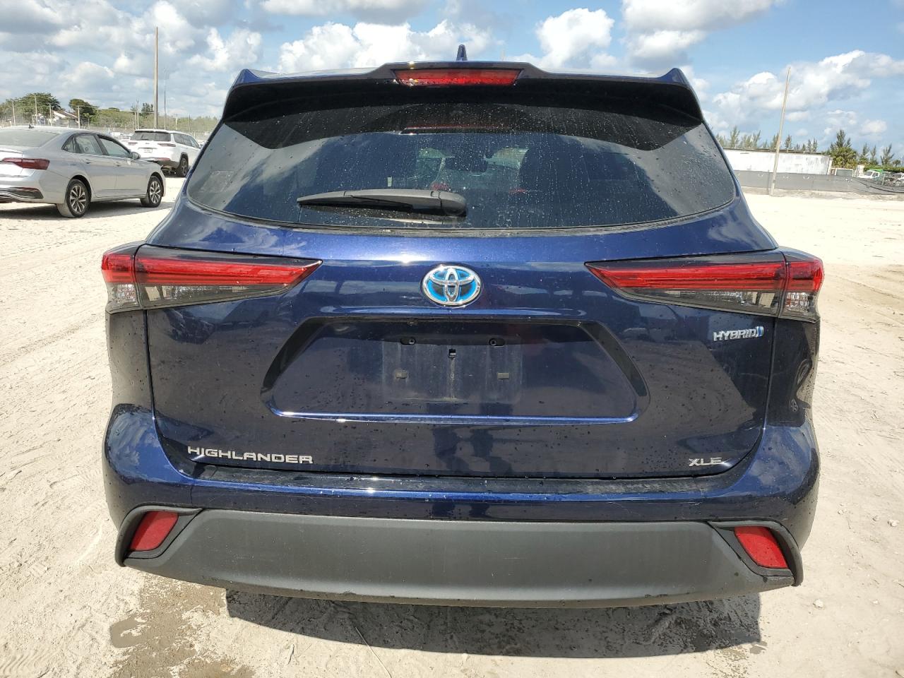 2021 Toyota Highlander - Image 6