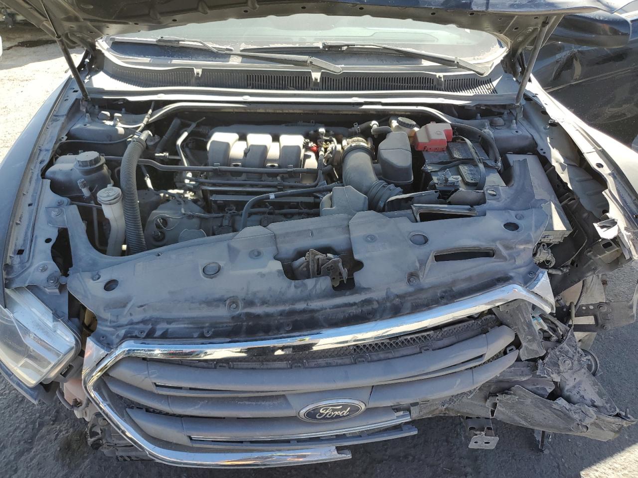 2015 Ford Taurus - Image 12