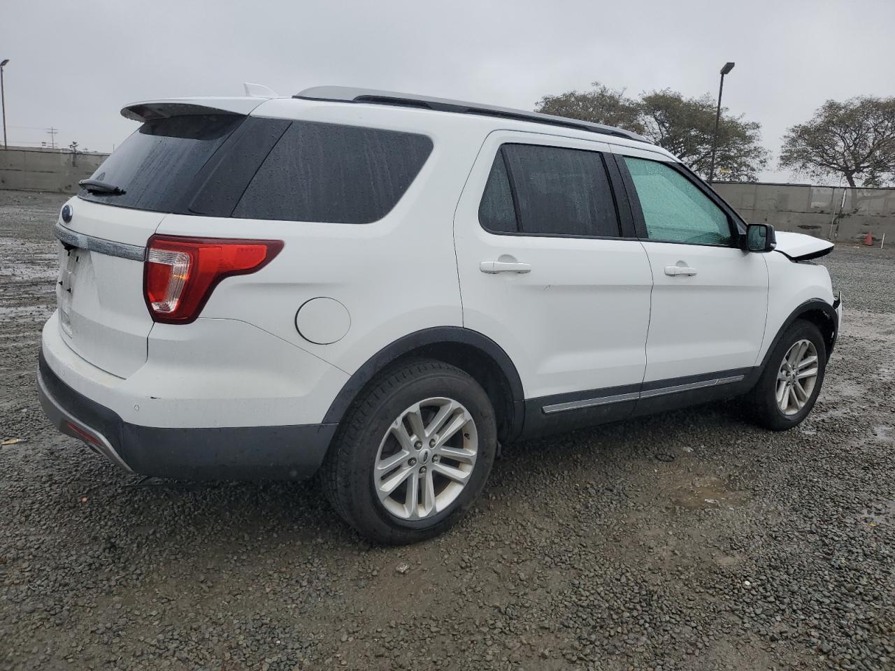 2017 Ford Explorer - Image 3