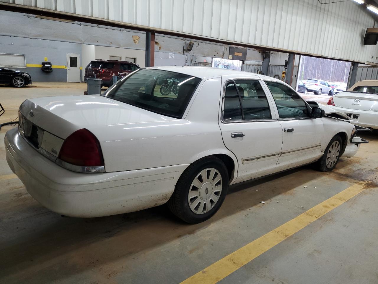 2011 Ford Crown Victoria - Image 3