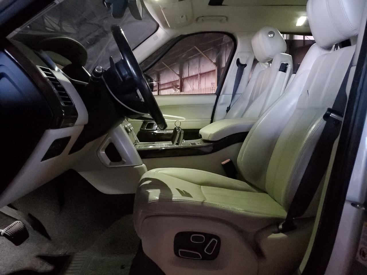 2013 Land Rover Range Rover - Image 7