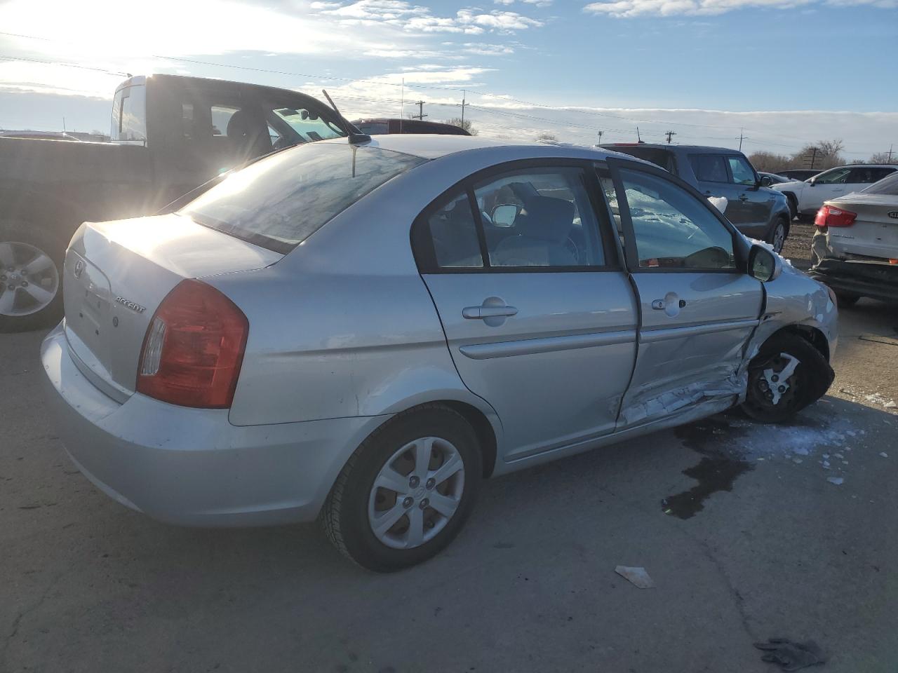 2010 Hyundai Accent - Image 3