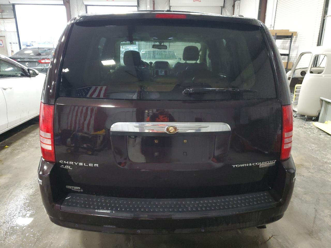 2010 Chrysler Town & Country - Image 6