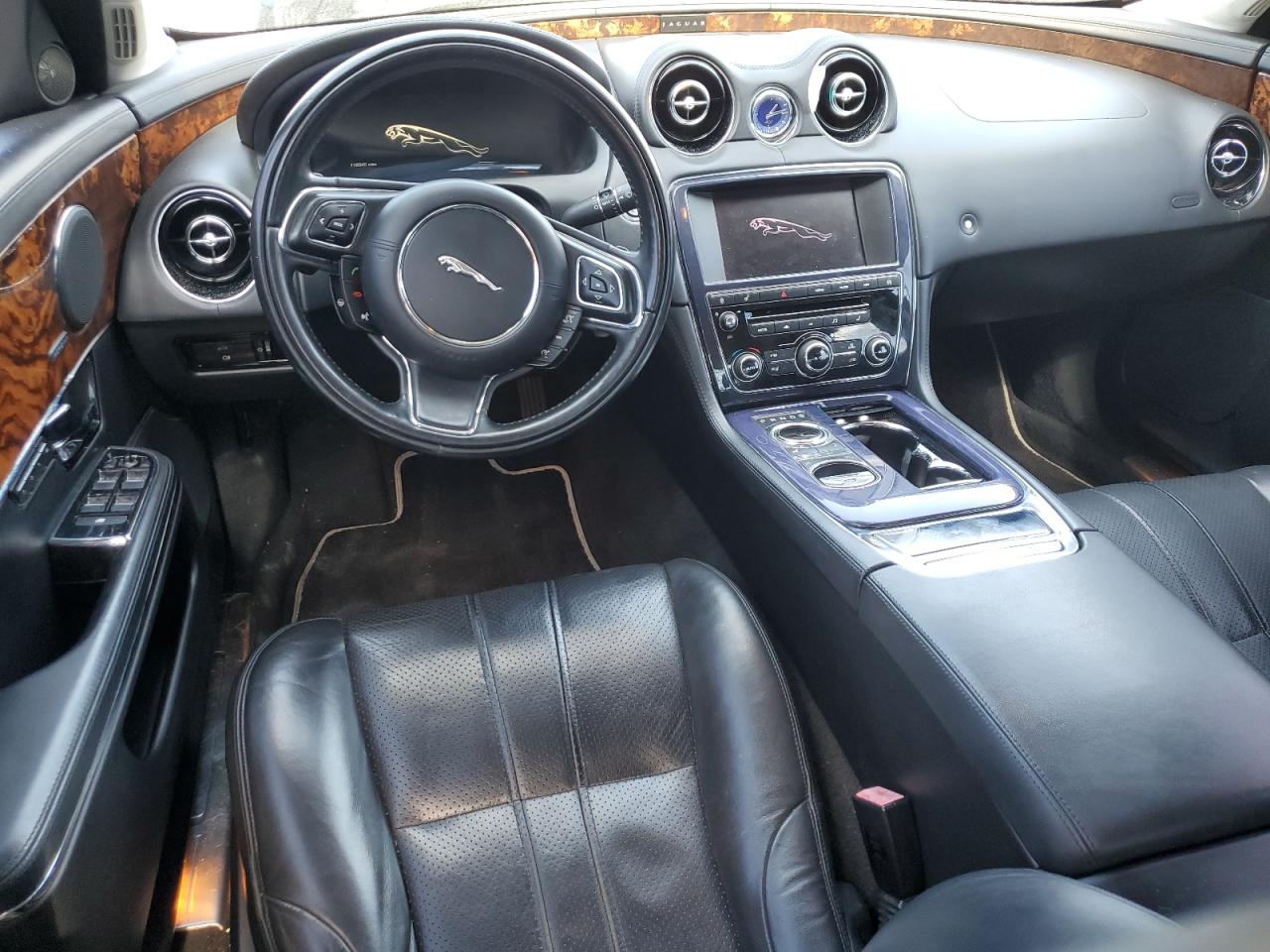 2013 Jaguar XJ - Image 8