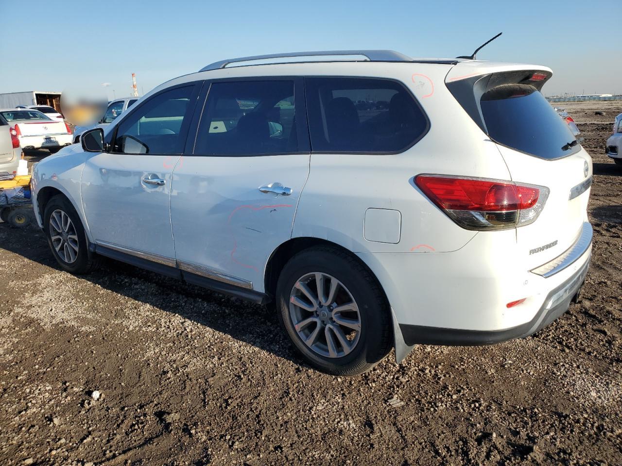 2015 Nissan Pathfinder - Image 2