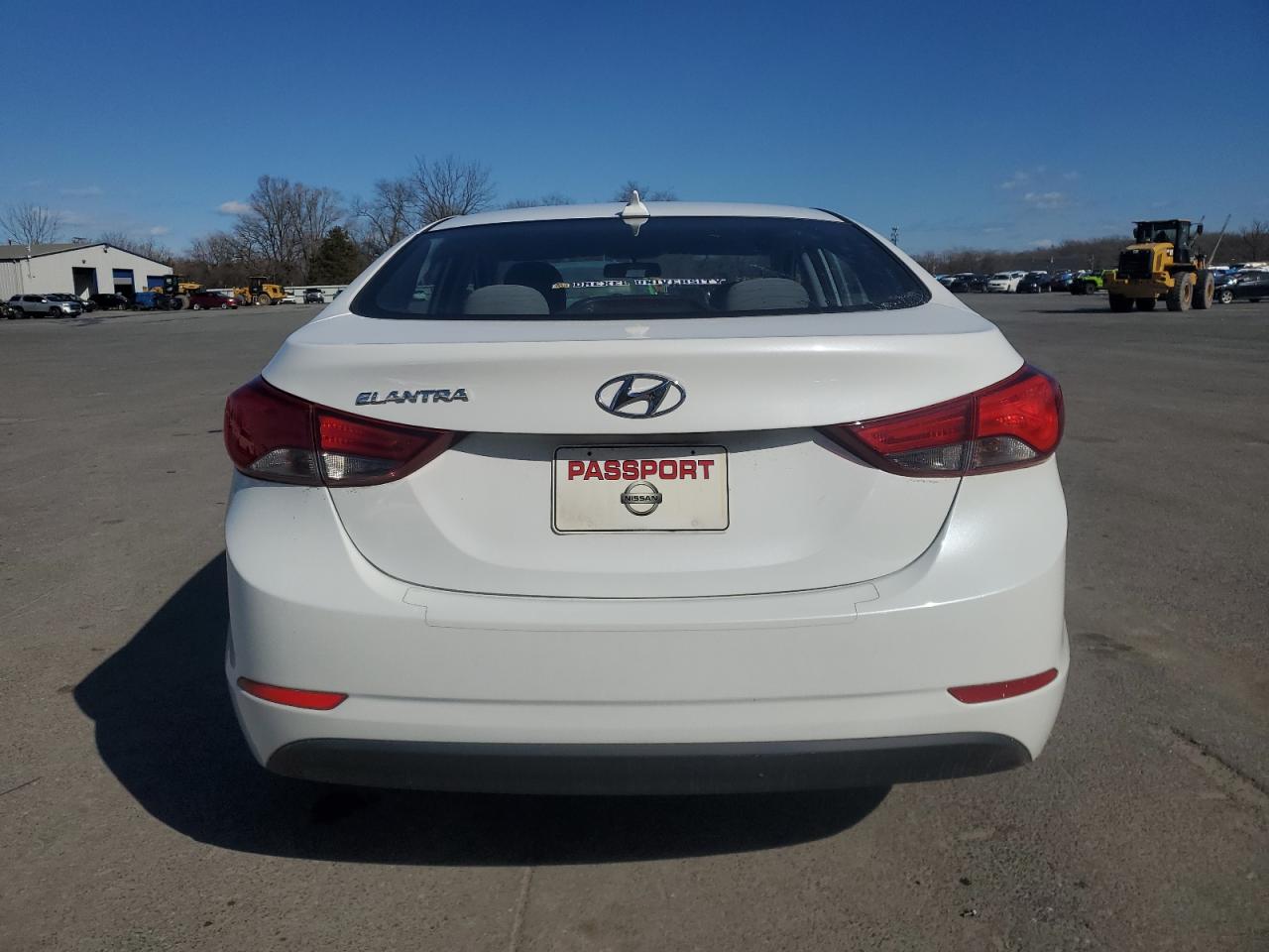2016 Hyundai Elantra - Image 6