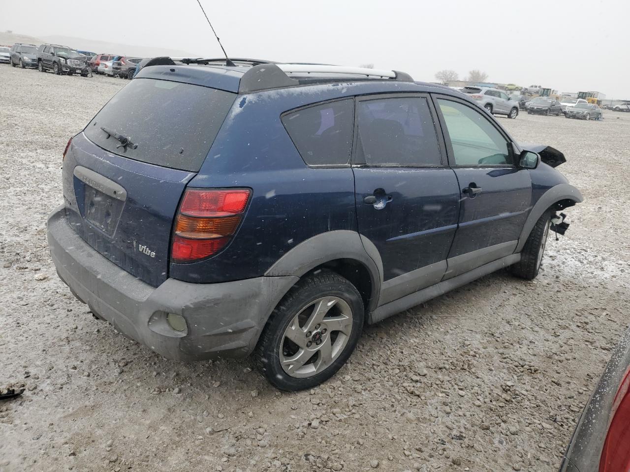 2004 Pontiac Vibe - Image 3