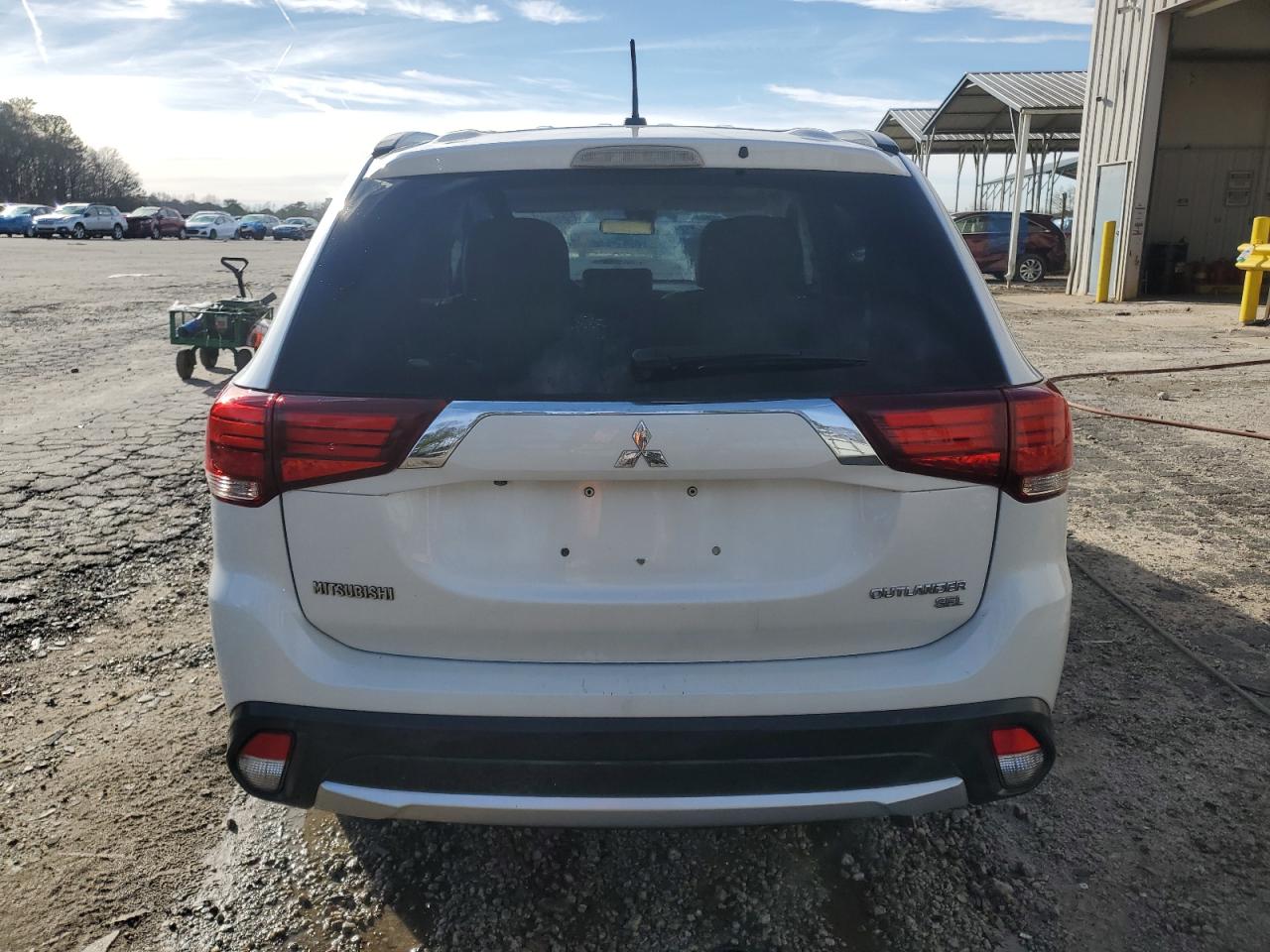 2016 Mitsubishi Outlander - Image 6