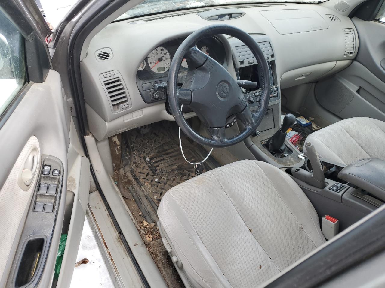 2000 Nissan Maxima - Image 8