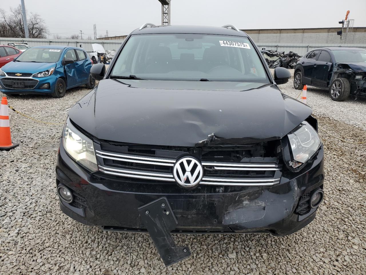 2017 Volkswagen Tiguan - Image 5