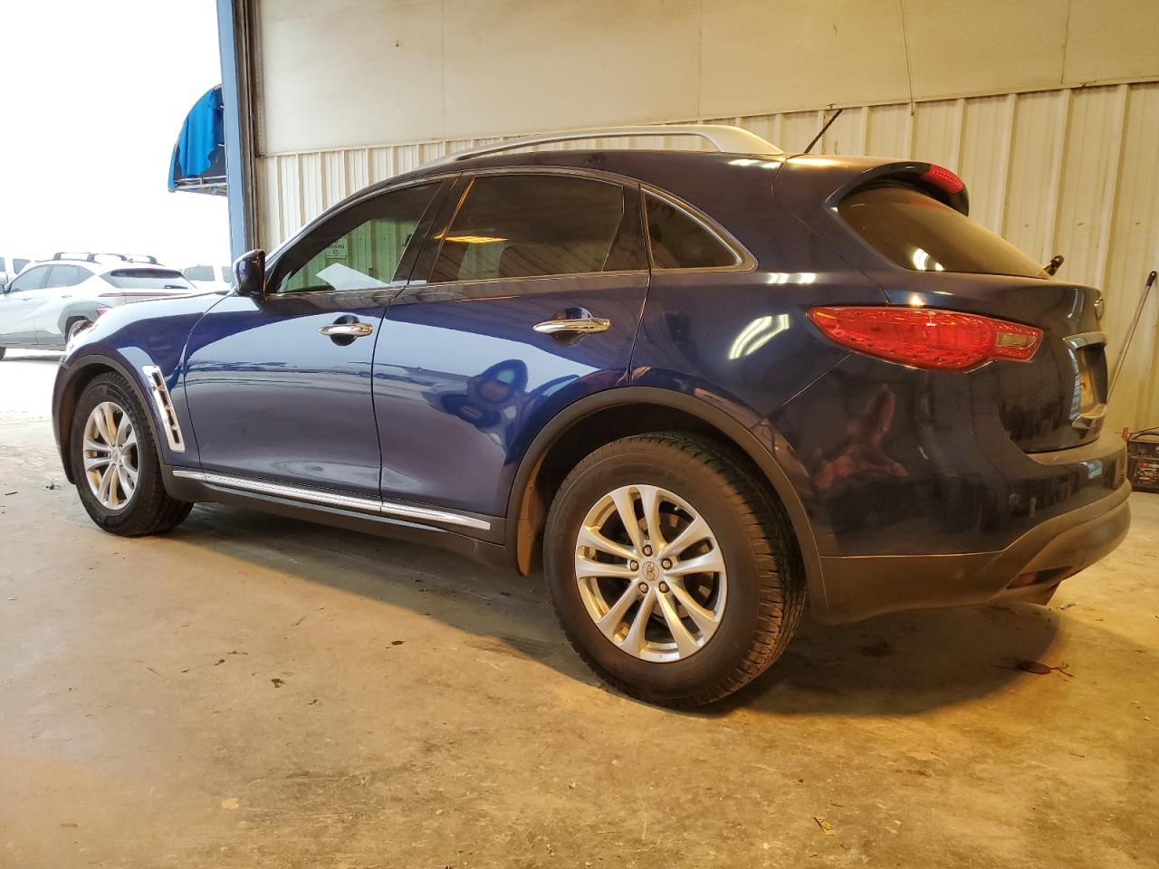 2016 Infiniti QX70 - Image 2