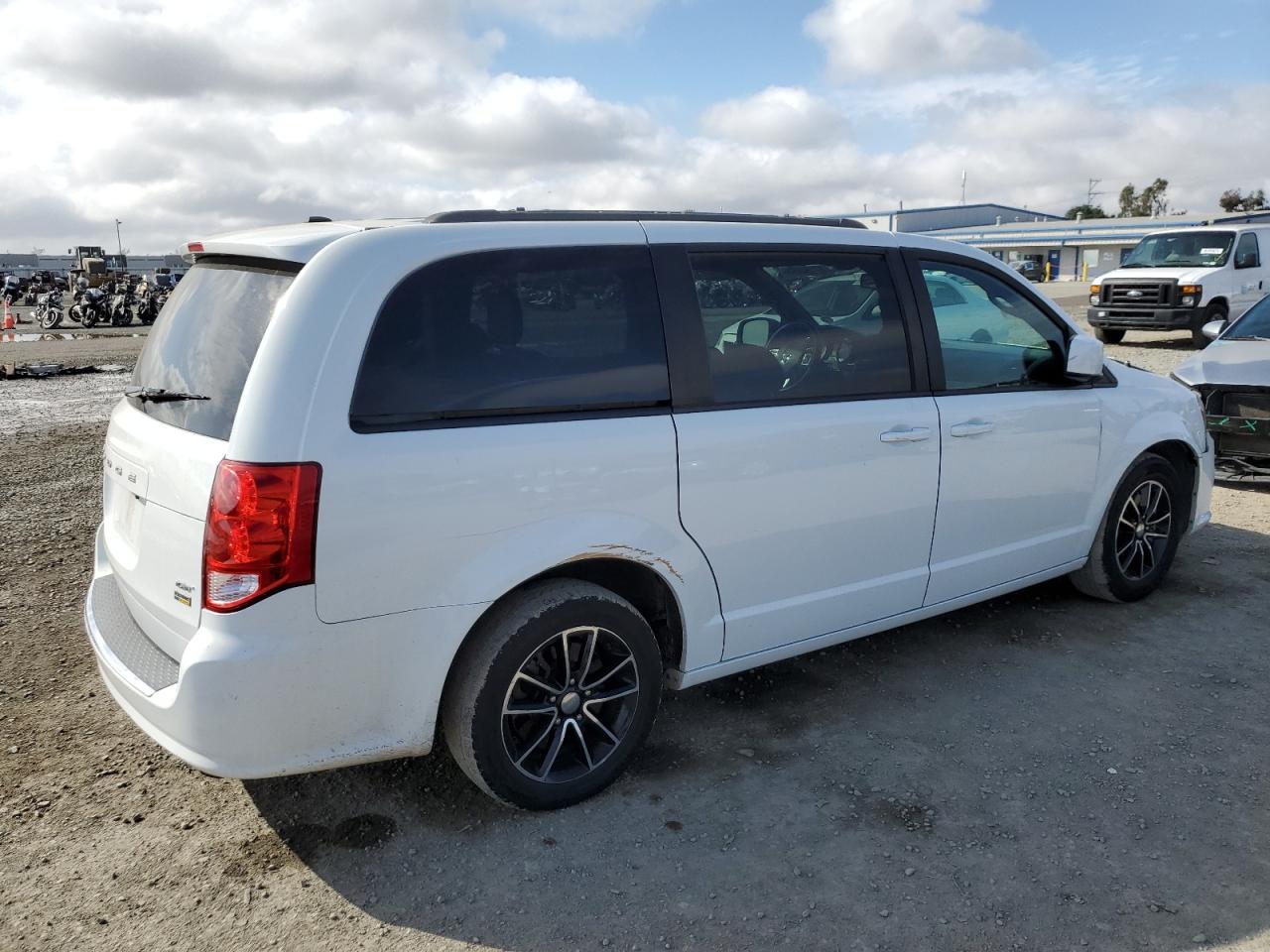 2018 Dodge Caravan - Image 3