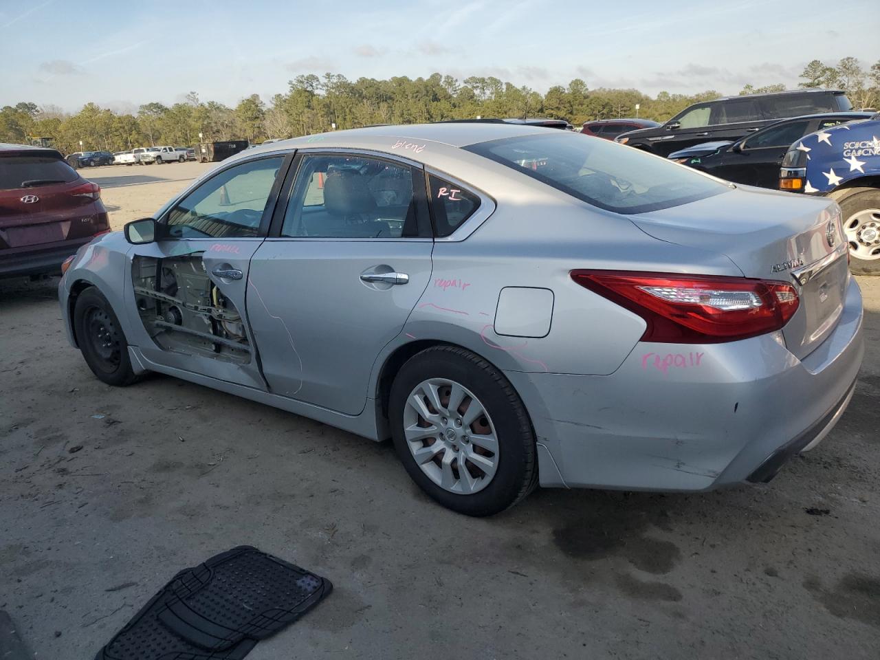 2017 Nissan Altima - Image 2
