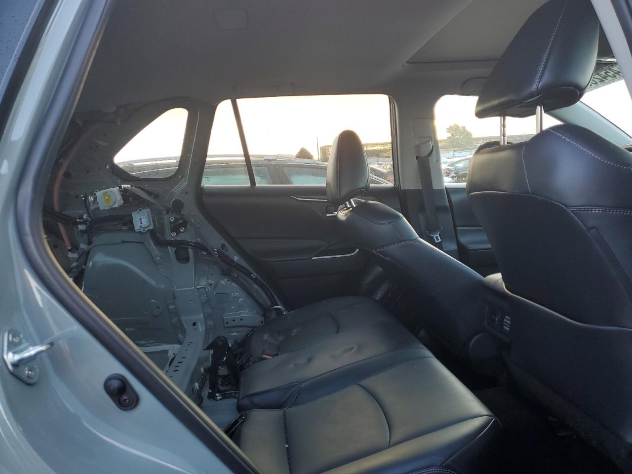 2022 Toyota RAV 4 - Image 11
