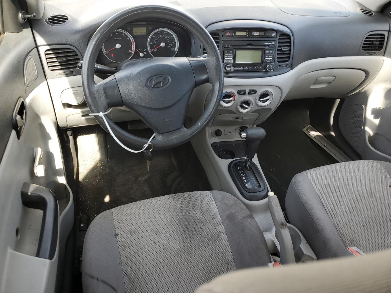 2009 Hyundai Accent - Image 8