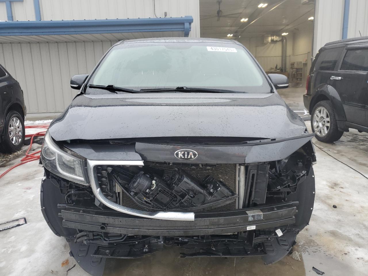 2017 Kia Sedona - Image 5