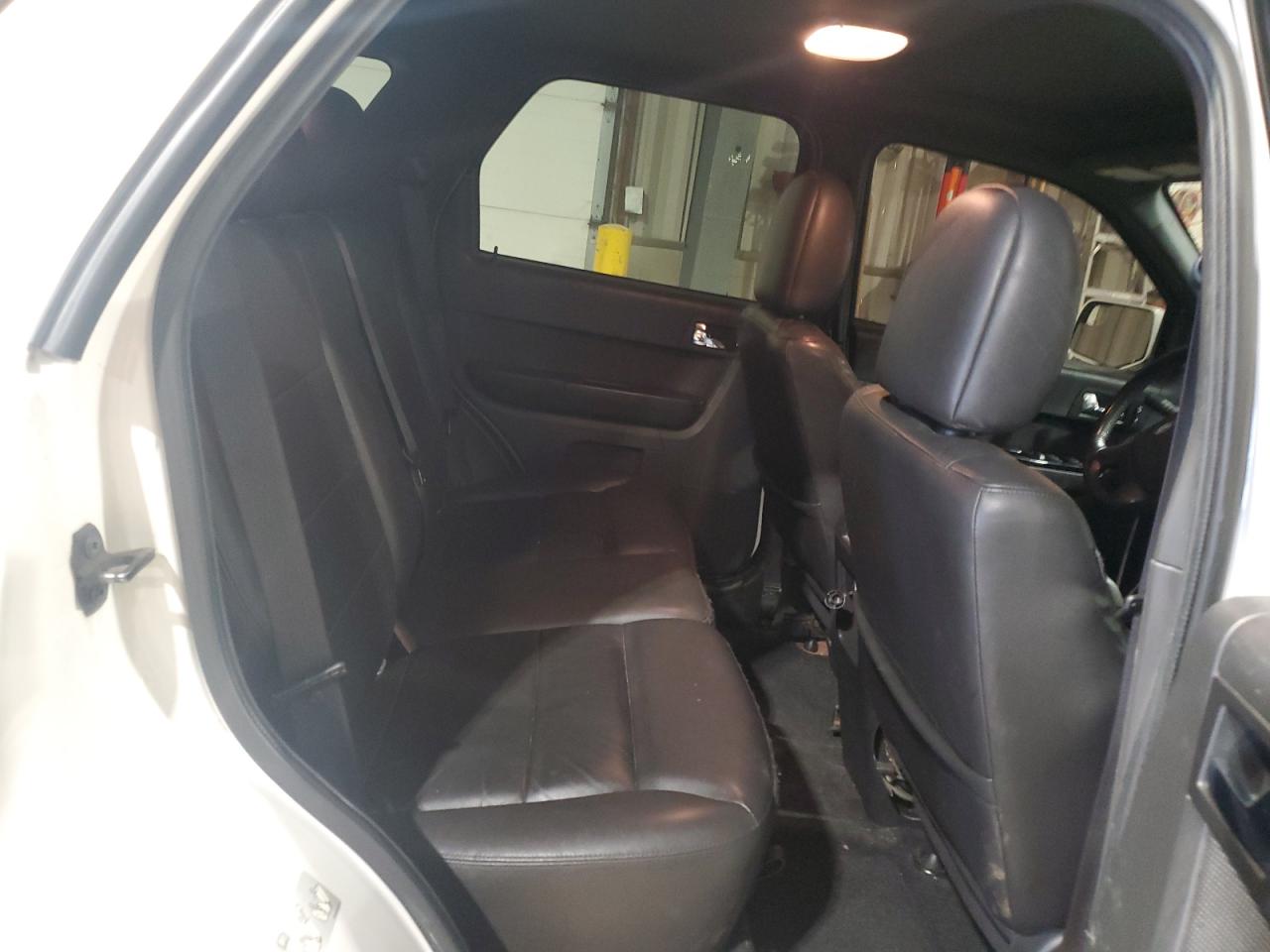 2010 Ford Escape - Image 11