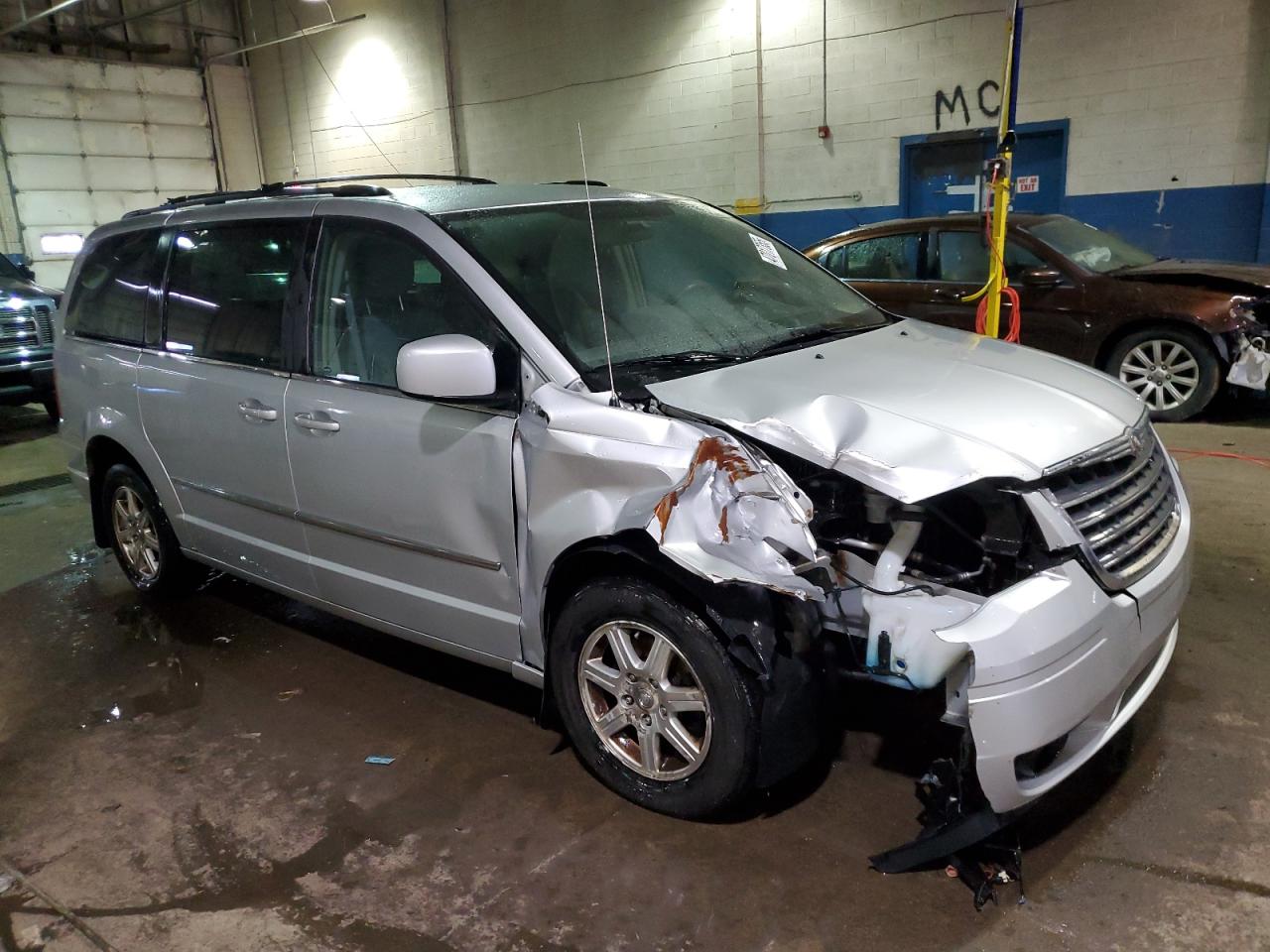 2009 Chrysler Town & Country - Image 4