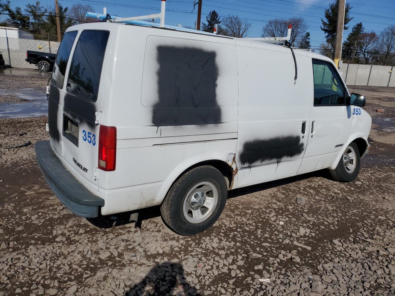 2002 Chevrolet Astro - Image 3