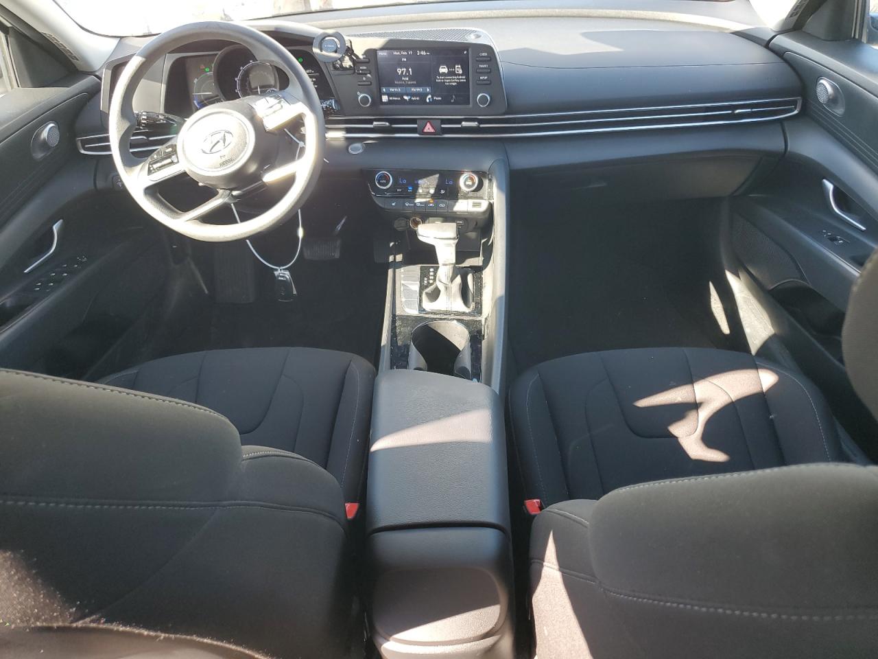 2023 Hyundai Elantra - Image 8