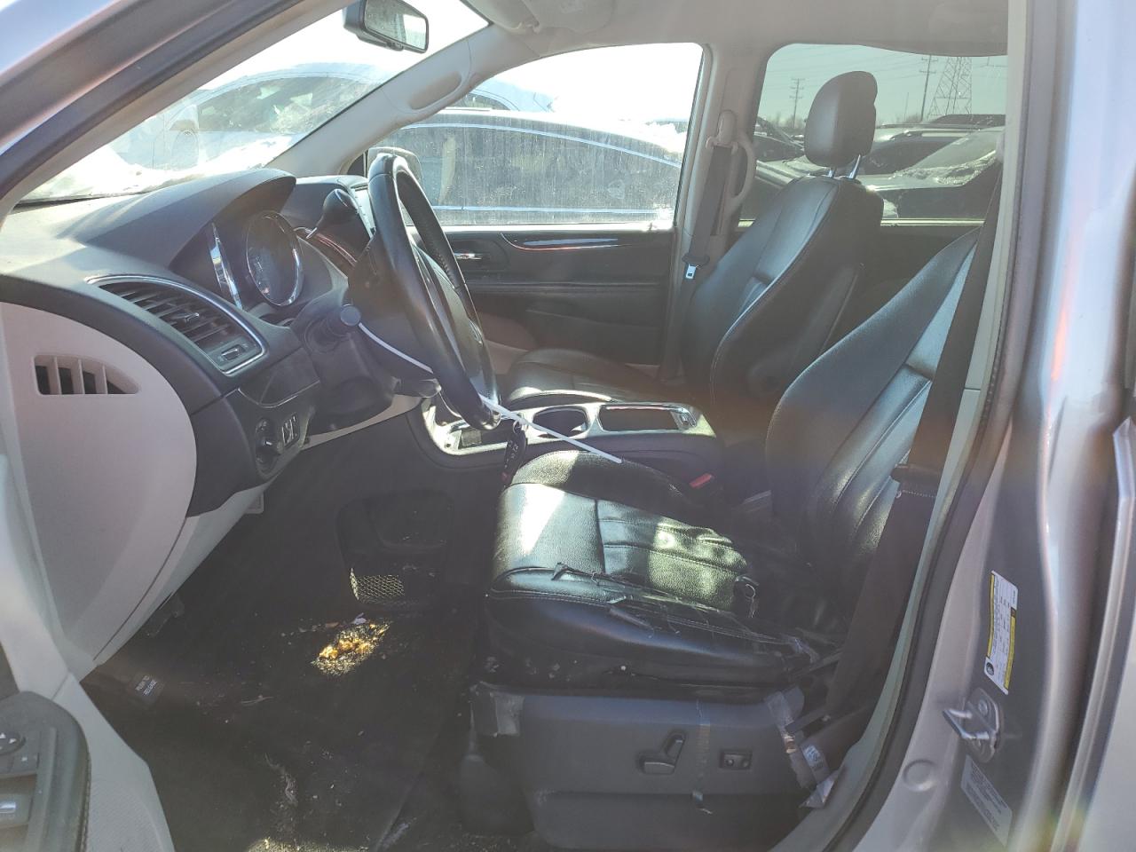 2015 Chrysler Town & Country - Image 7