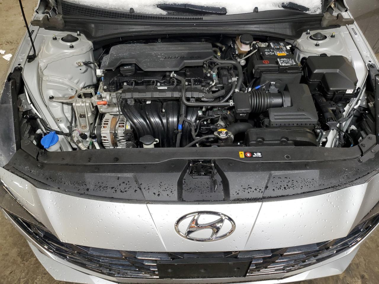 2022 Hyundai Elantra - Image 11