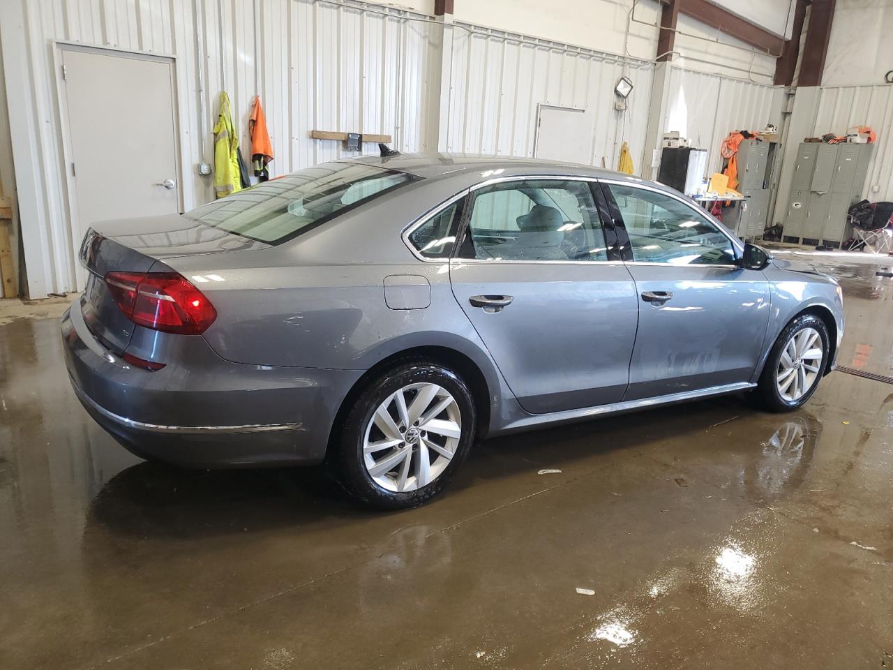 2018 Volkswagen Passat - Image 3